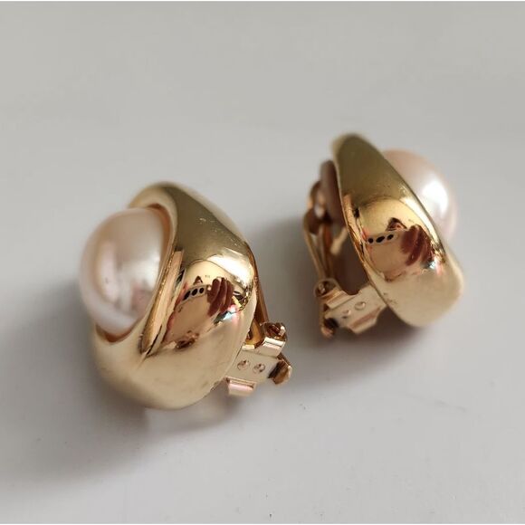 ✨️VINTAGE Givenchy Clip-on Gold Earrings - Picture 5 of 10